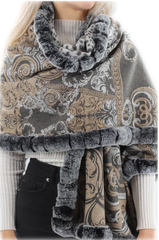 100% Cashmere scarf with rabbit fur trim