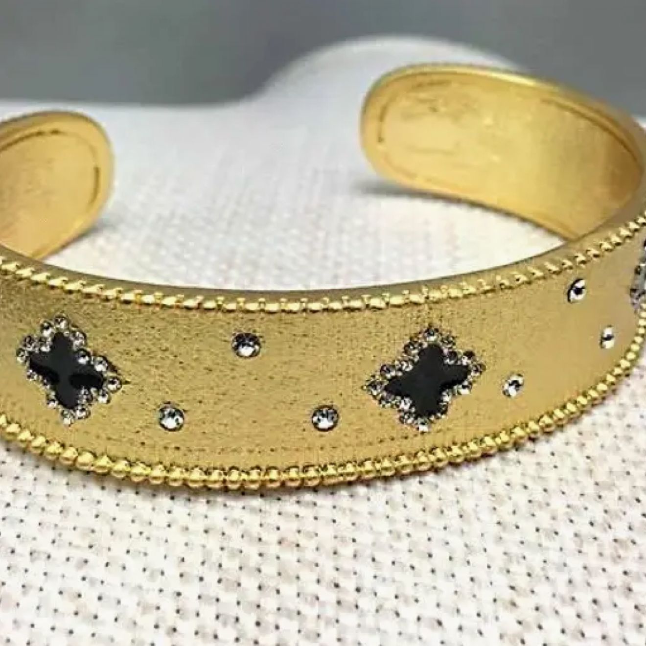 Cuff Black Clover
