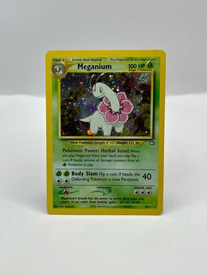 10/111 Meganium Light Play Holo