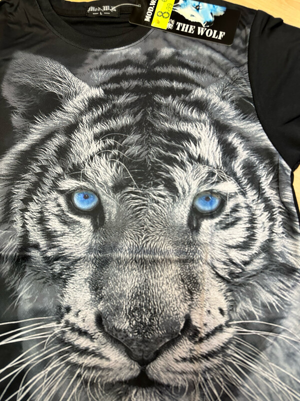 t-shirt noir animaux tête de tigre 🐯 yeux bleus