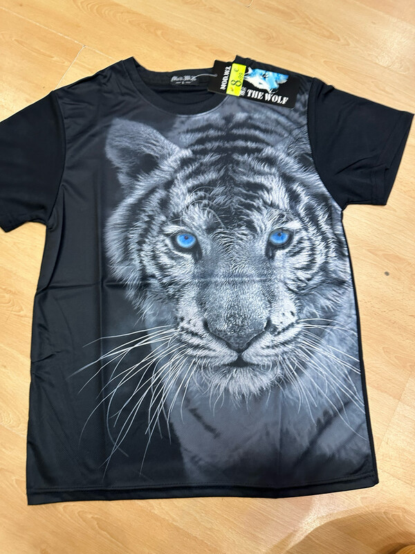 t-shirt noir animaux tête de tigre 🐯 yeux bleus