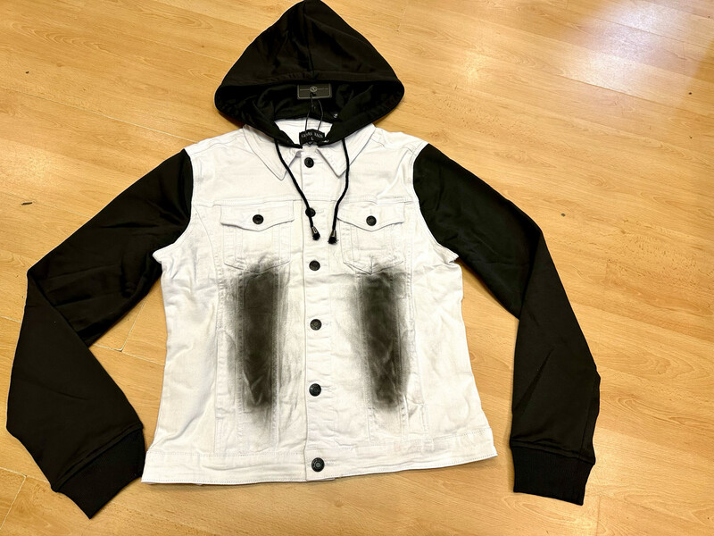 Veste jeans blanche élasthane capuche et manches noirs amovible