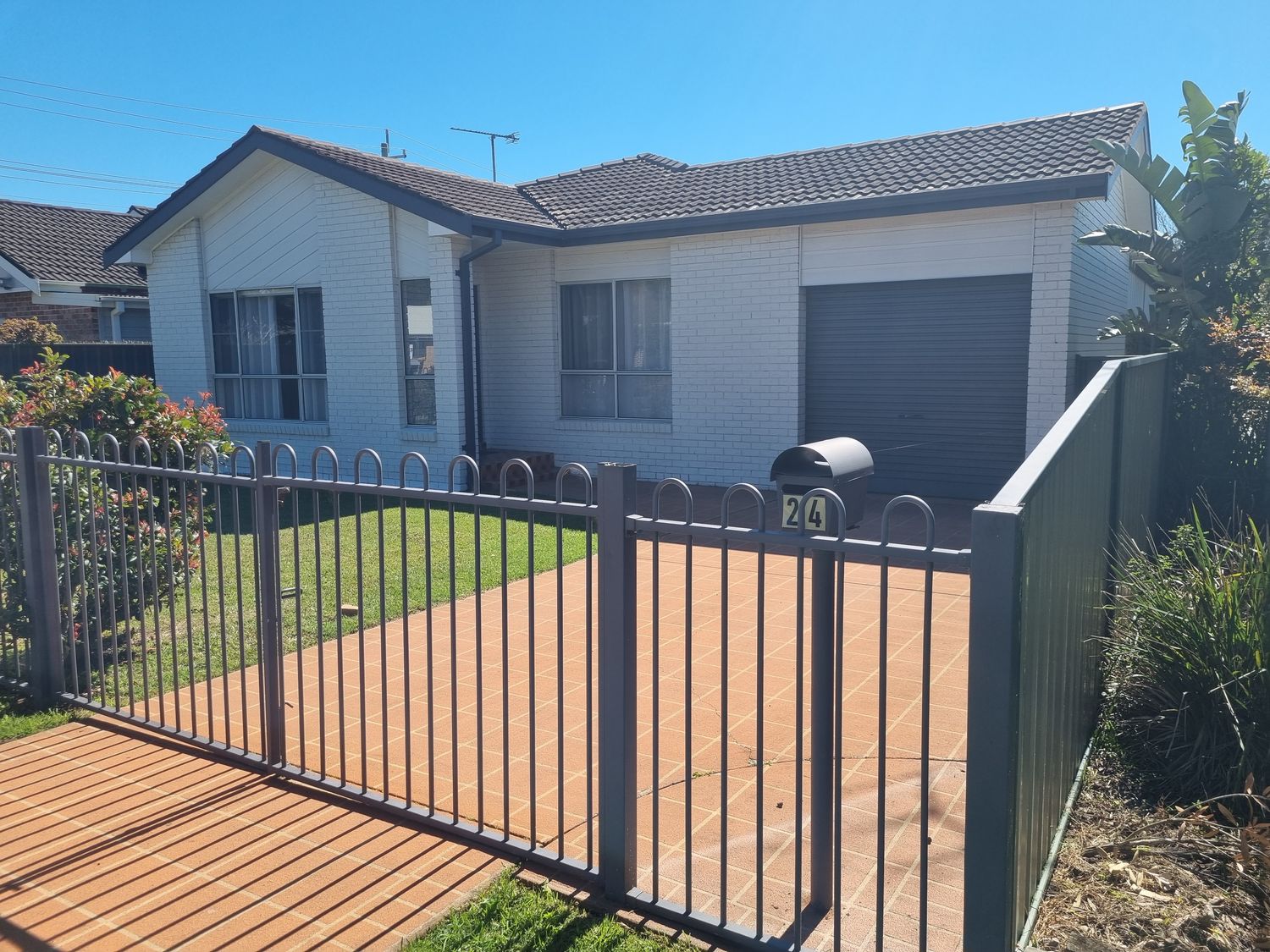 24 Lake Parade, East Corrimal 24 Lake Parade, East Corrimal
