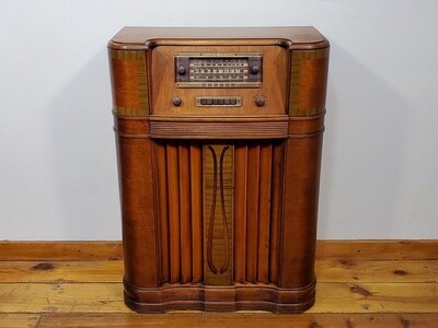 General Electric Model L-915 Radio