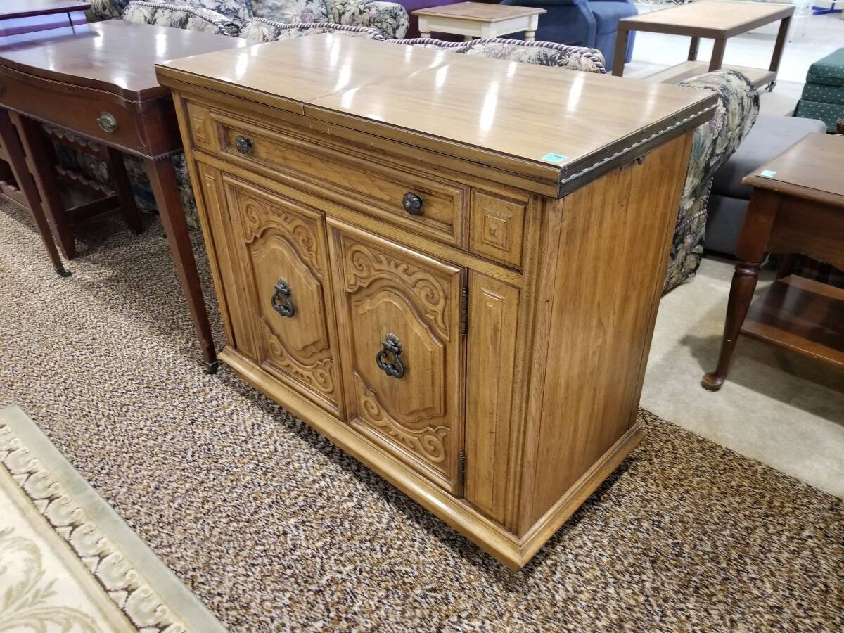 Thomasville Bar / Server