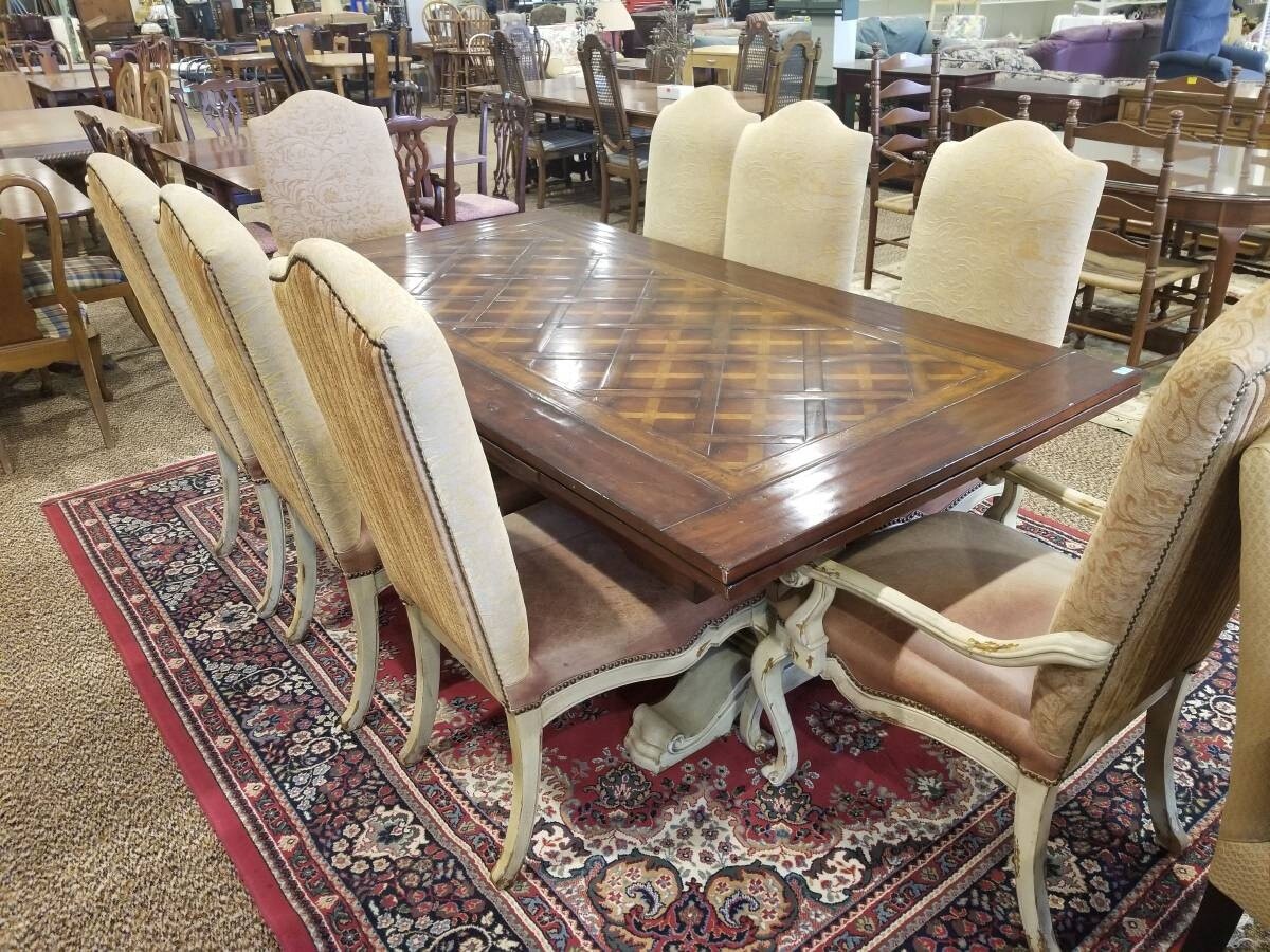 Hooker Furniture Large Dining Table with 8 Chairs