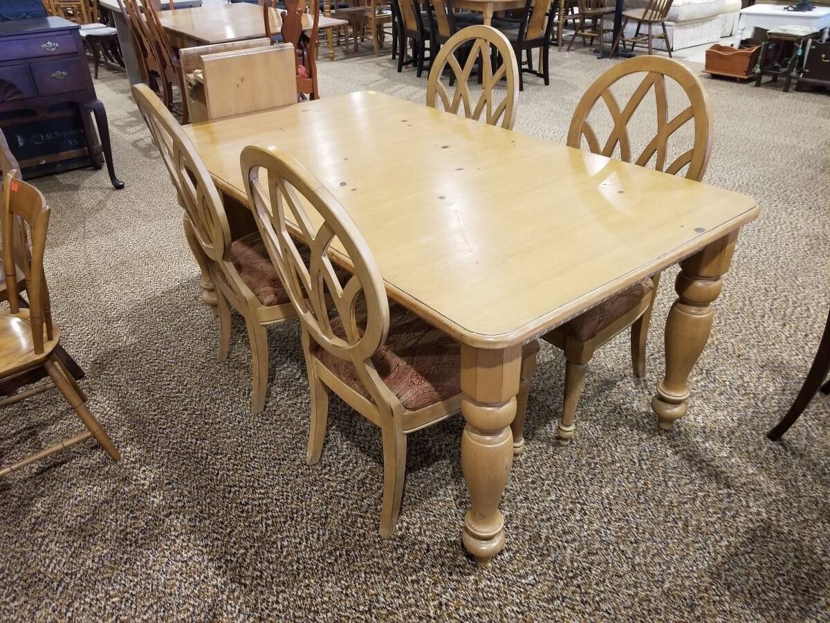 Lexington Furniture Dining Set w/ 2 Leaves &amp; 4 Chairs