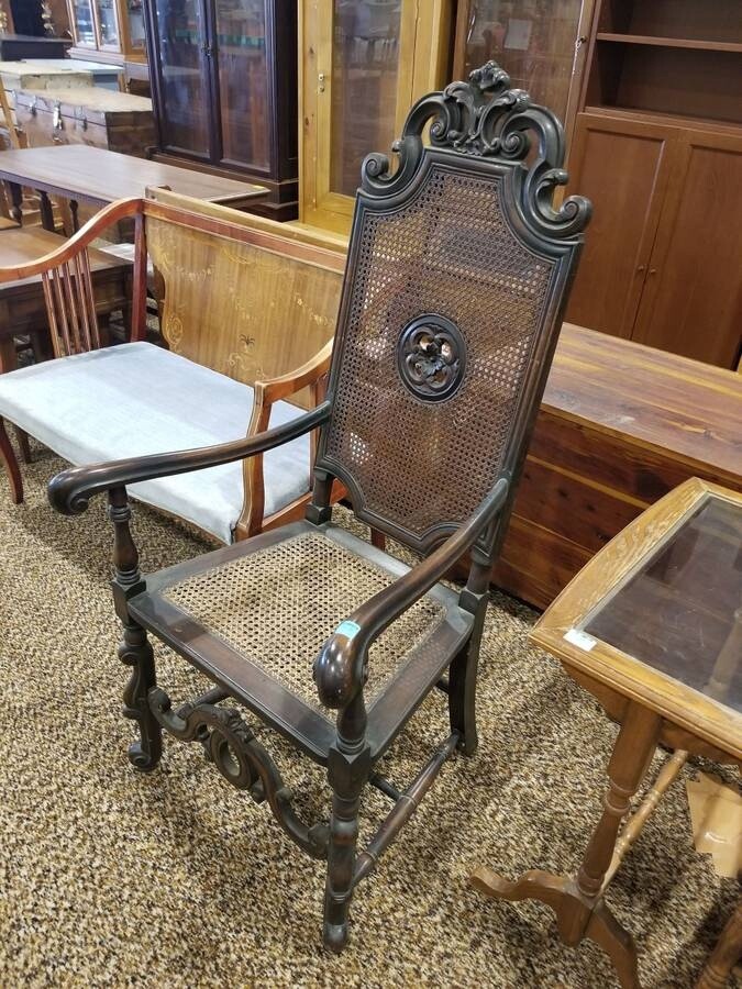 Throne Chair