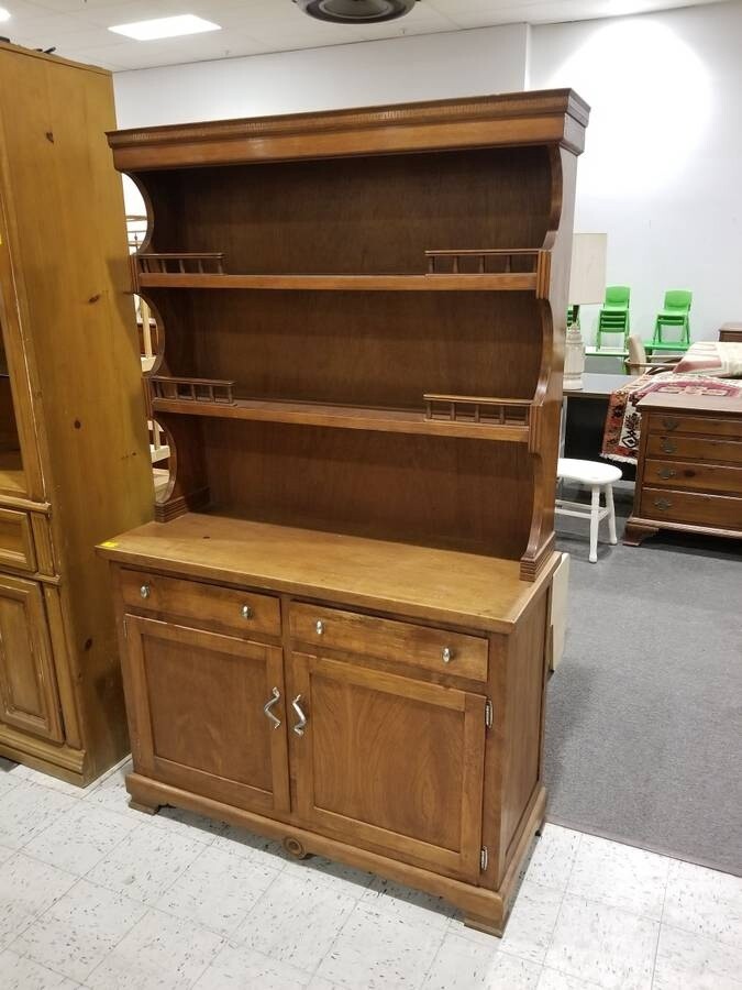 Maple Hutch w/ Silver Pulls