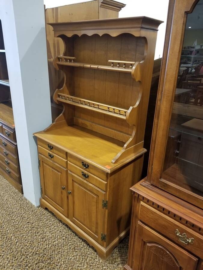 Small Maple 2pc Hutch