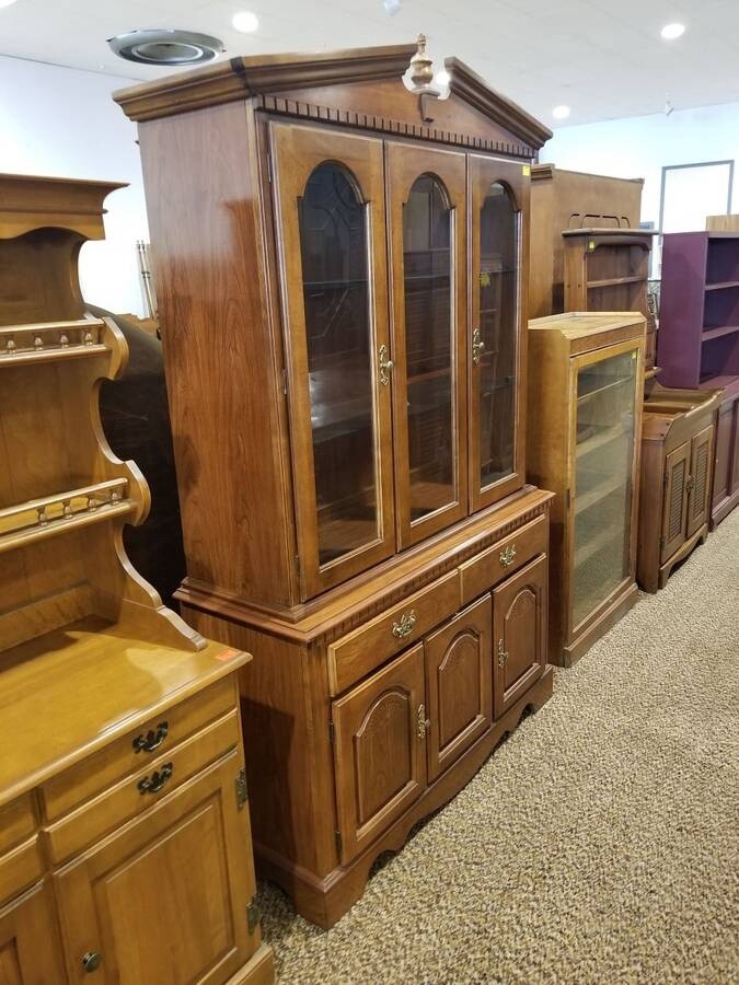 Broyhill 2pc China Cabinet