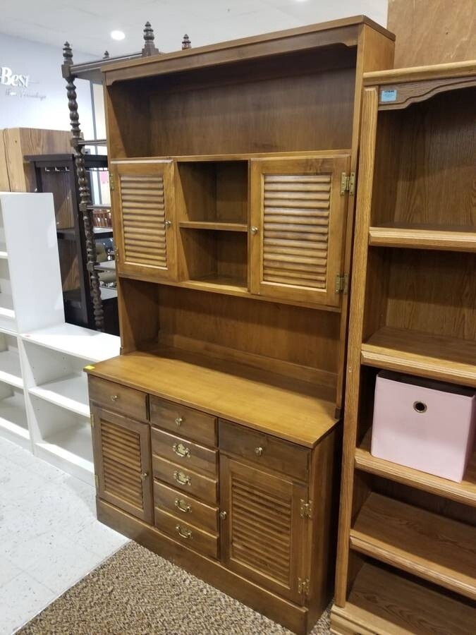 Maple Hutch w/ Gold Pulls