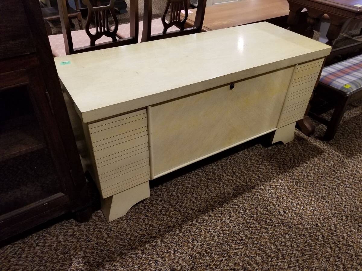 Lane Mid Century Modern Cedar Chest w/ Horizontal Lines