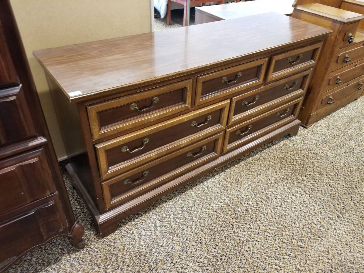 Thomasville Long 7 Drawer Dresser