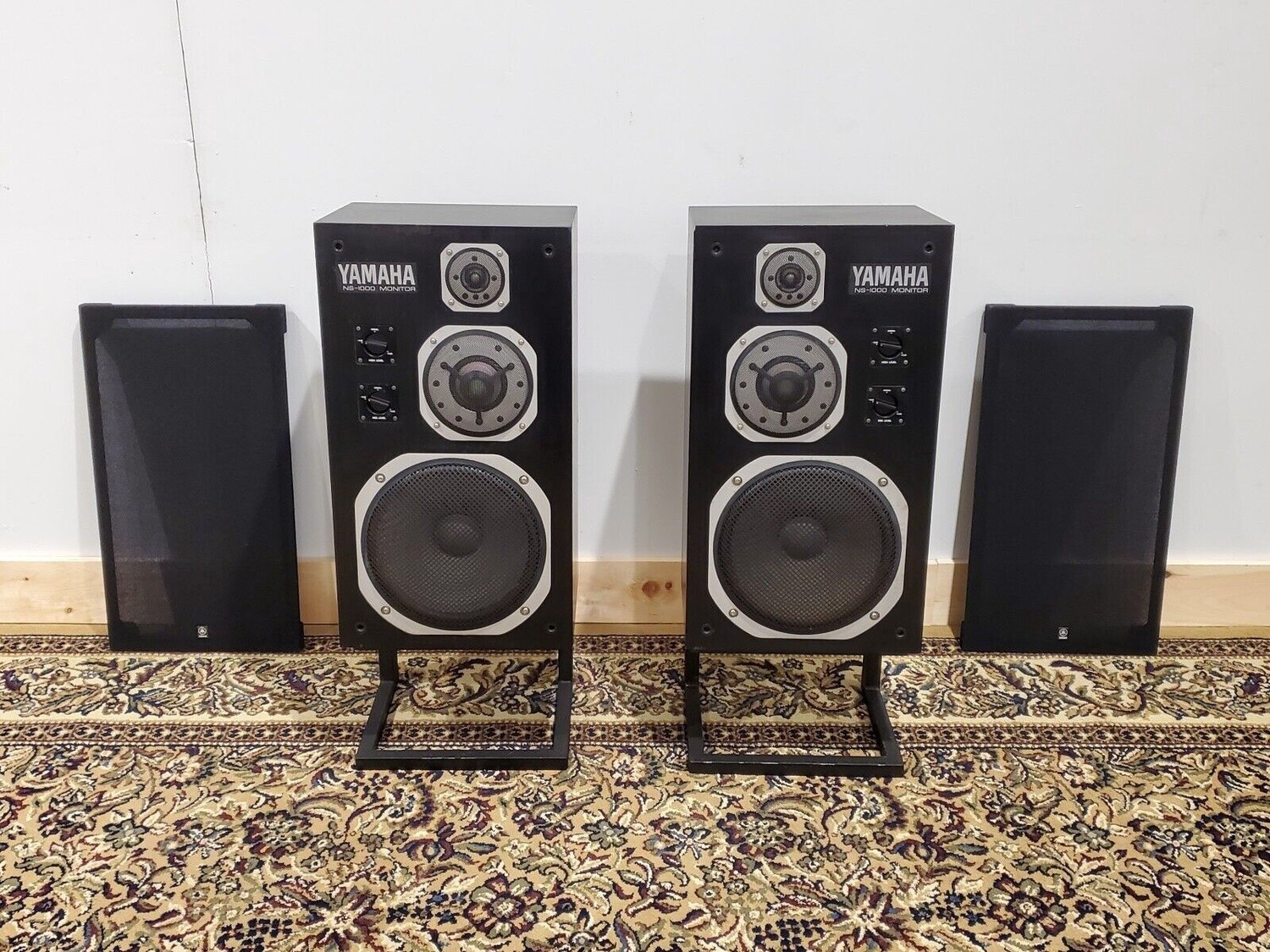 Yamaha NS-1000 3-Way Monitor Speakers w/ Original Stands