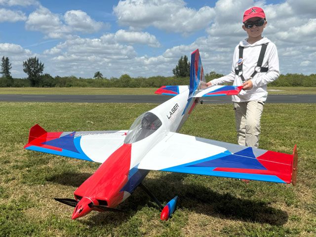 Extremeflight-Rc Laser 67" Weiss/Blau/Rot/Silber RXR (receiver Ready)