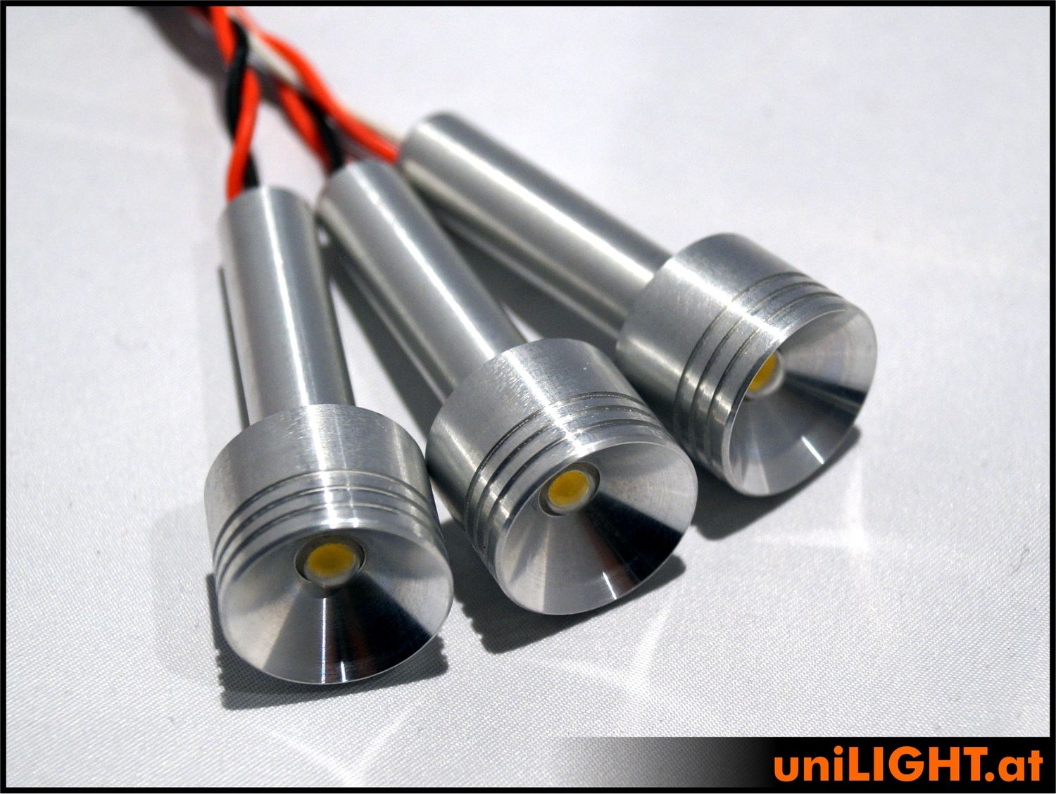 20mm Dreifach-Scheinwerfer, 3x8W 20mm Dreifach-Scheinwerfer, 3x8W