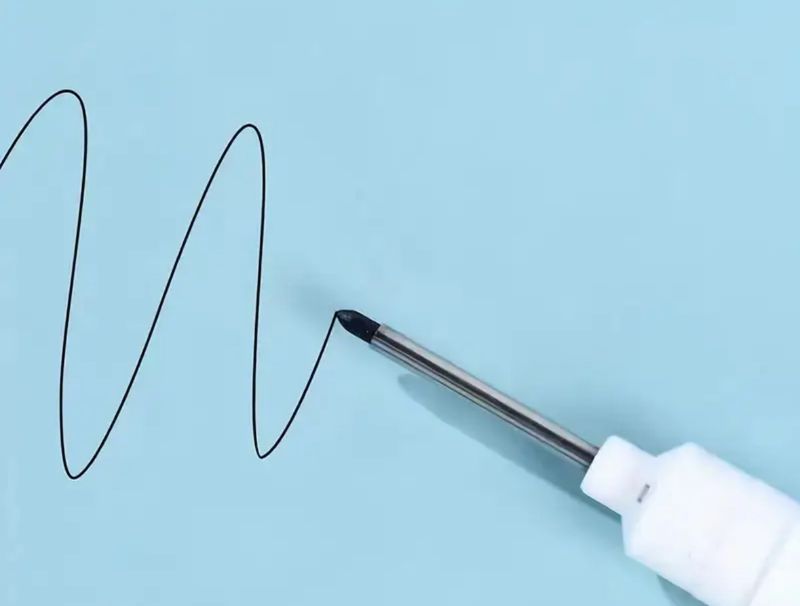 Marker mit langer Spitze, schwarz