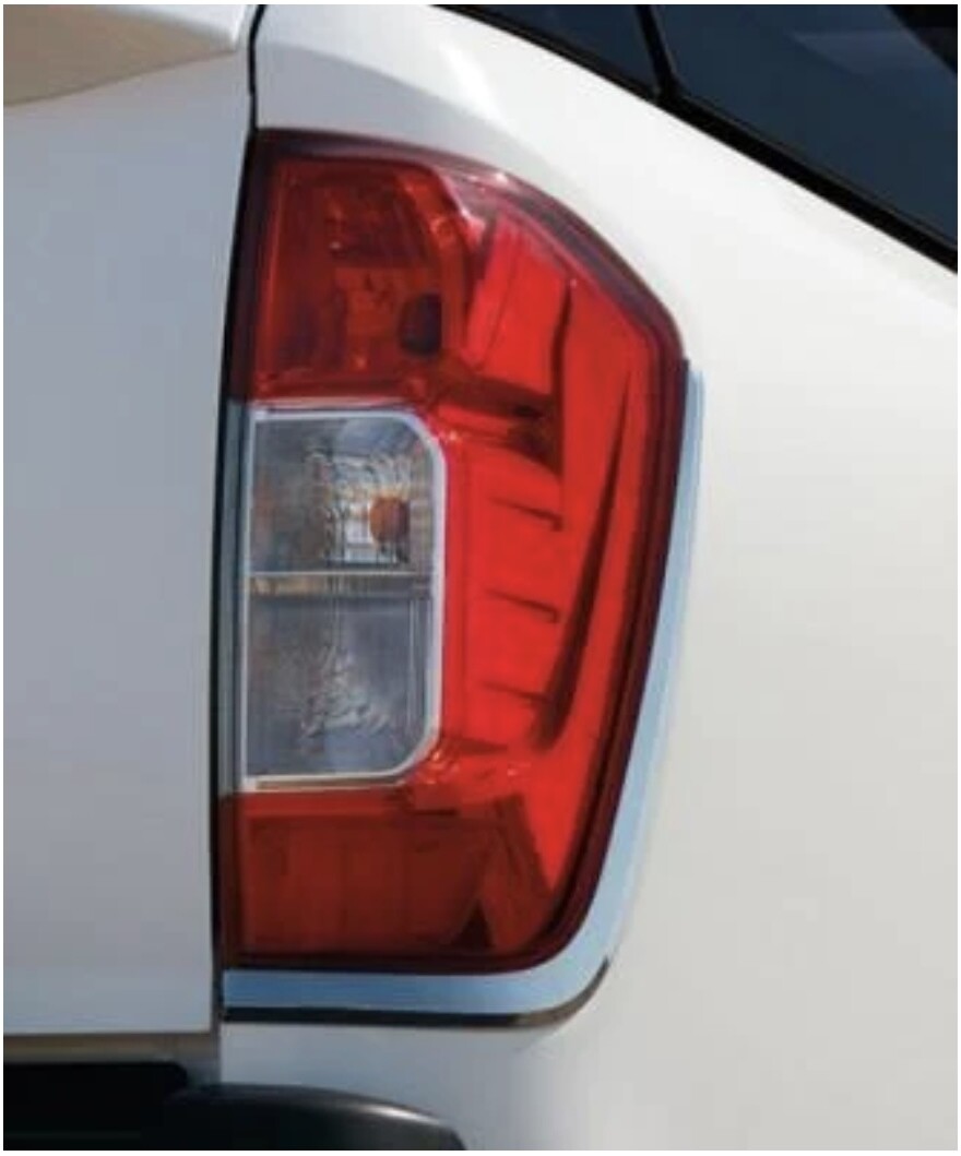 Krom list baklykta Nissan Navara D23