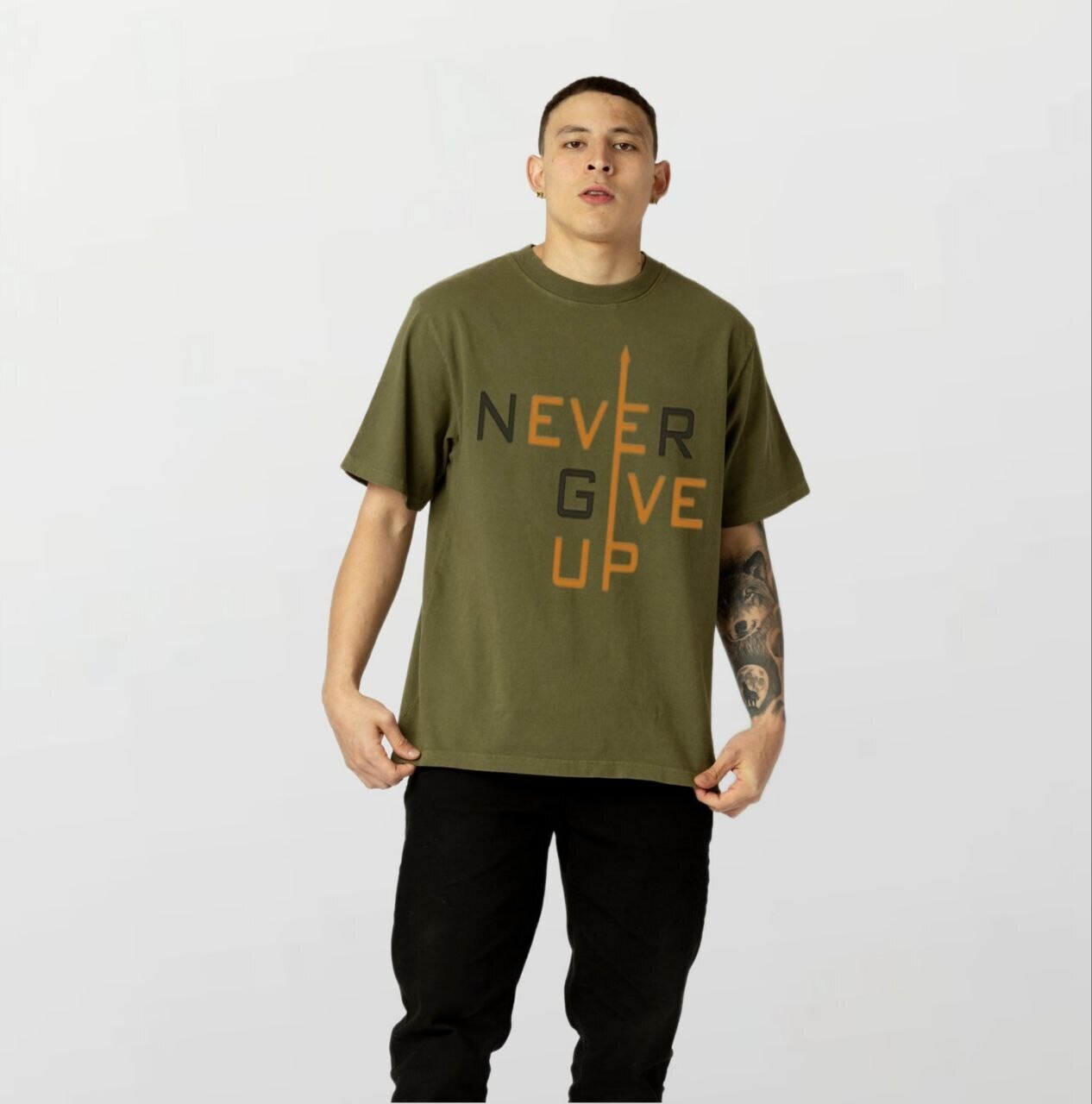 Never give up_Elite Tee milgreen