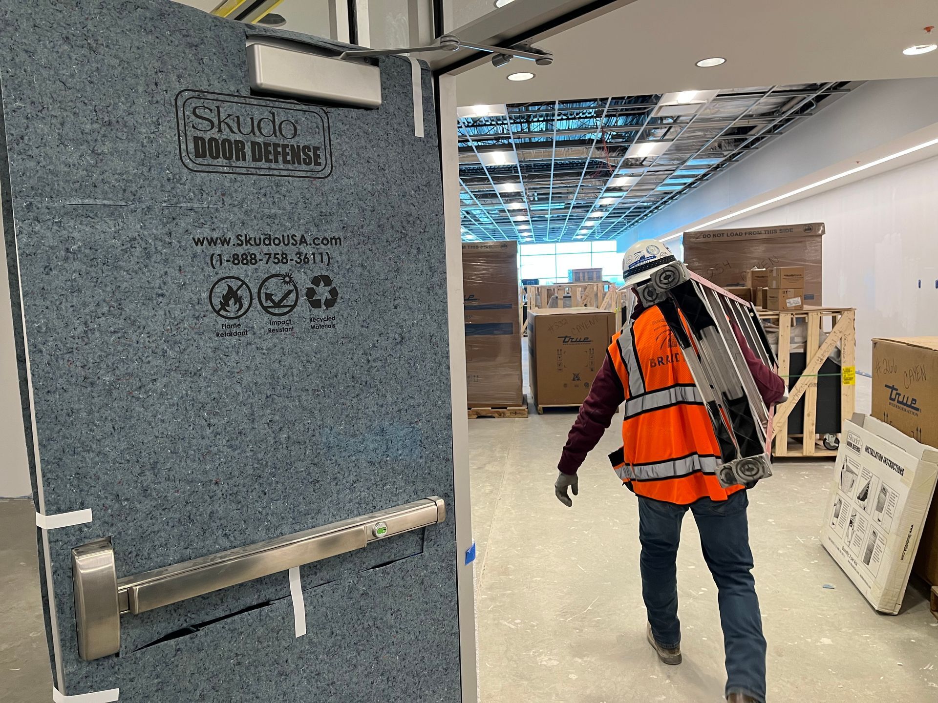 Skudo Door Defense 213.36cm x 91.44cm