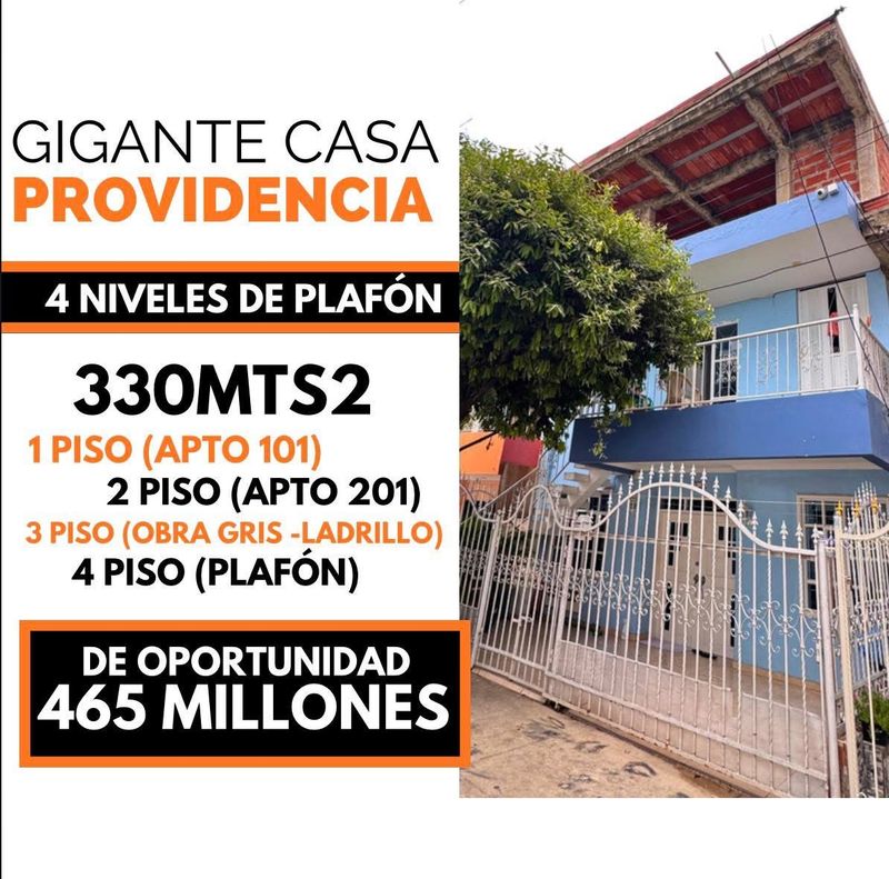 GIGANTE CASA DE 4 NIVELES DE PLAFÓN PROVIDENCIA