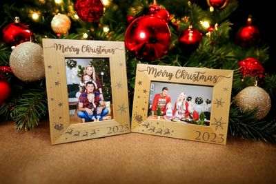 Personalized Christmas Picture Frame with Year  | Merry Christmas and Santa&#39;s Sleigh Design  | Family Christmas | Christmas Picture Frame