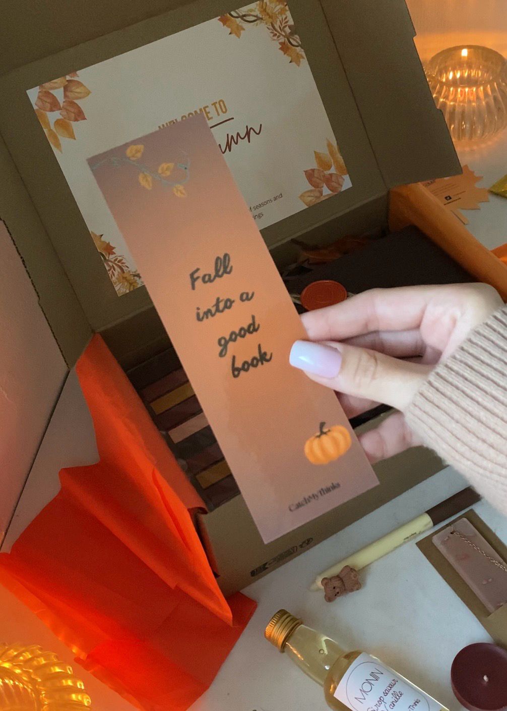 Marque page « Fall into a good book » 🍁