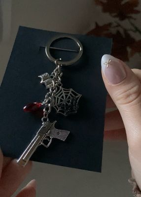 Porte clé L’ombre d’Adeline 🥀💀