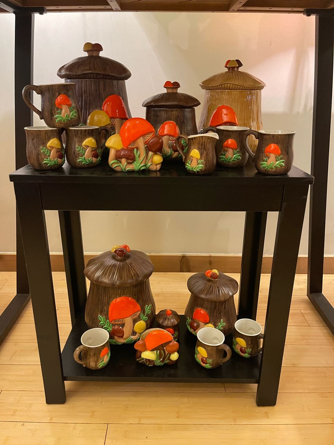 Arnel’s Merry Mushroom Kitchenware