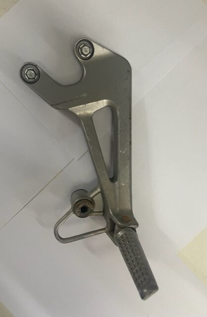 Right Passenger Foot Peg W/ Bracket 50750-MBG-000ZA- 1998 Honda Interceptor VFR800FI