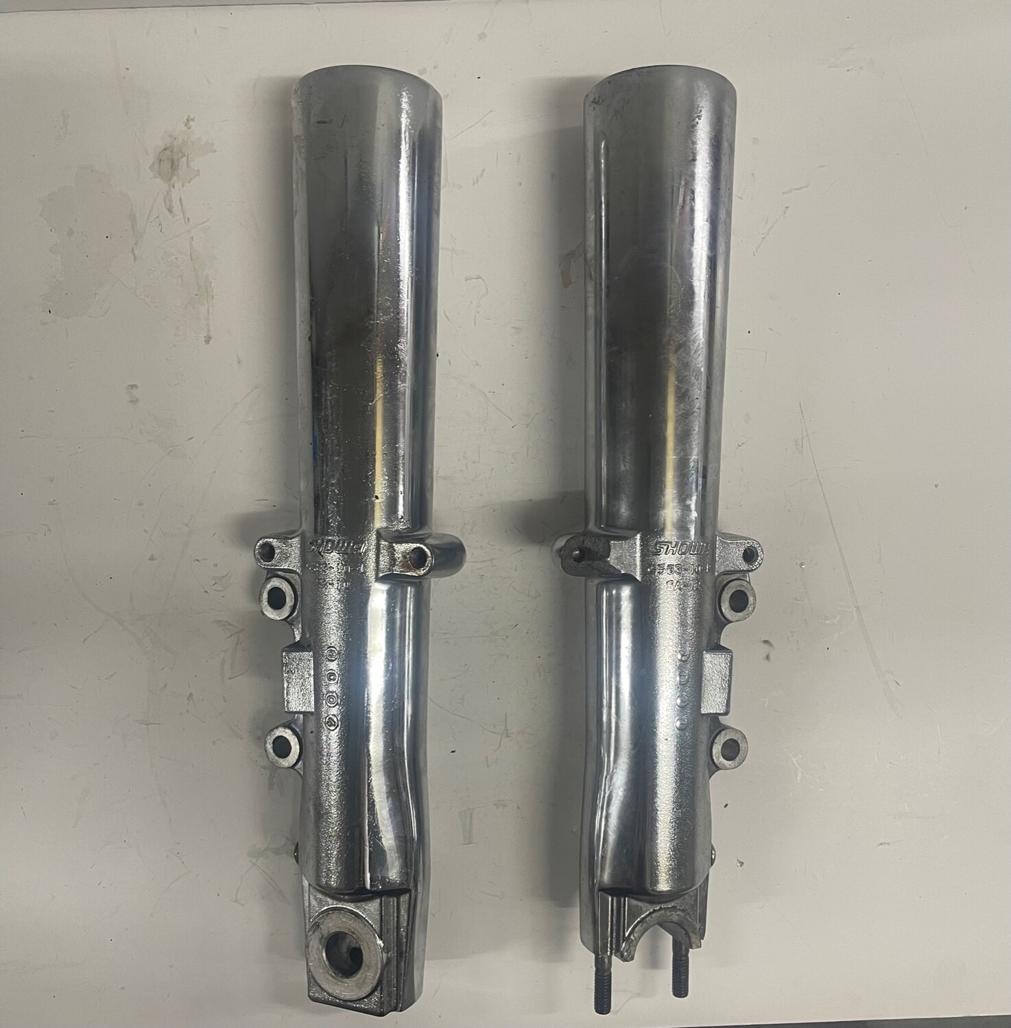 Lower Fork Legs Showa 6583-10-1999 Harley FLHTCUI