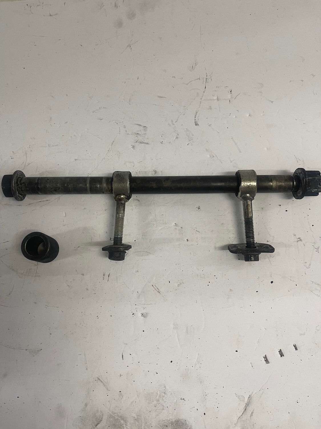 Rear Axel Bolt w/ Tensioners-1999 Harley-Davidson FLHRCI Road King Classic