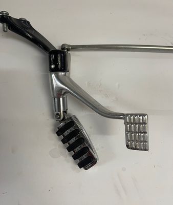 Right Side Forward Controls/Foot Peg/ Brake Pedal-2009 Harley-Davidson XL1200