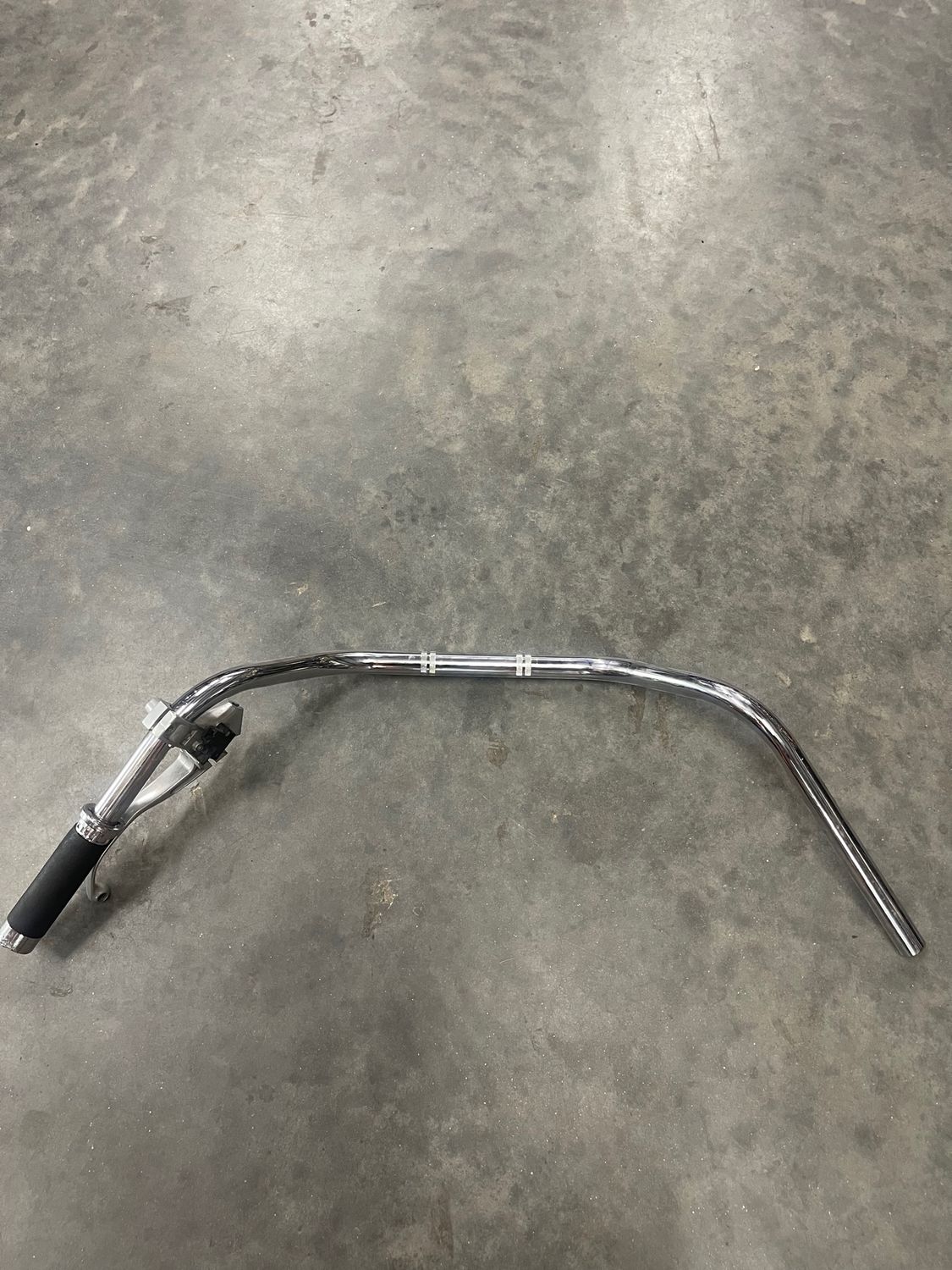 Handlebars w/ left grip and clutch lever--2000 Yamaha Road Star XV1600
