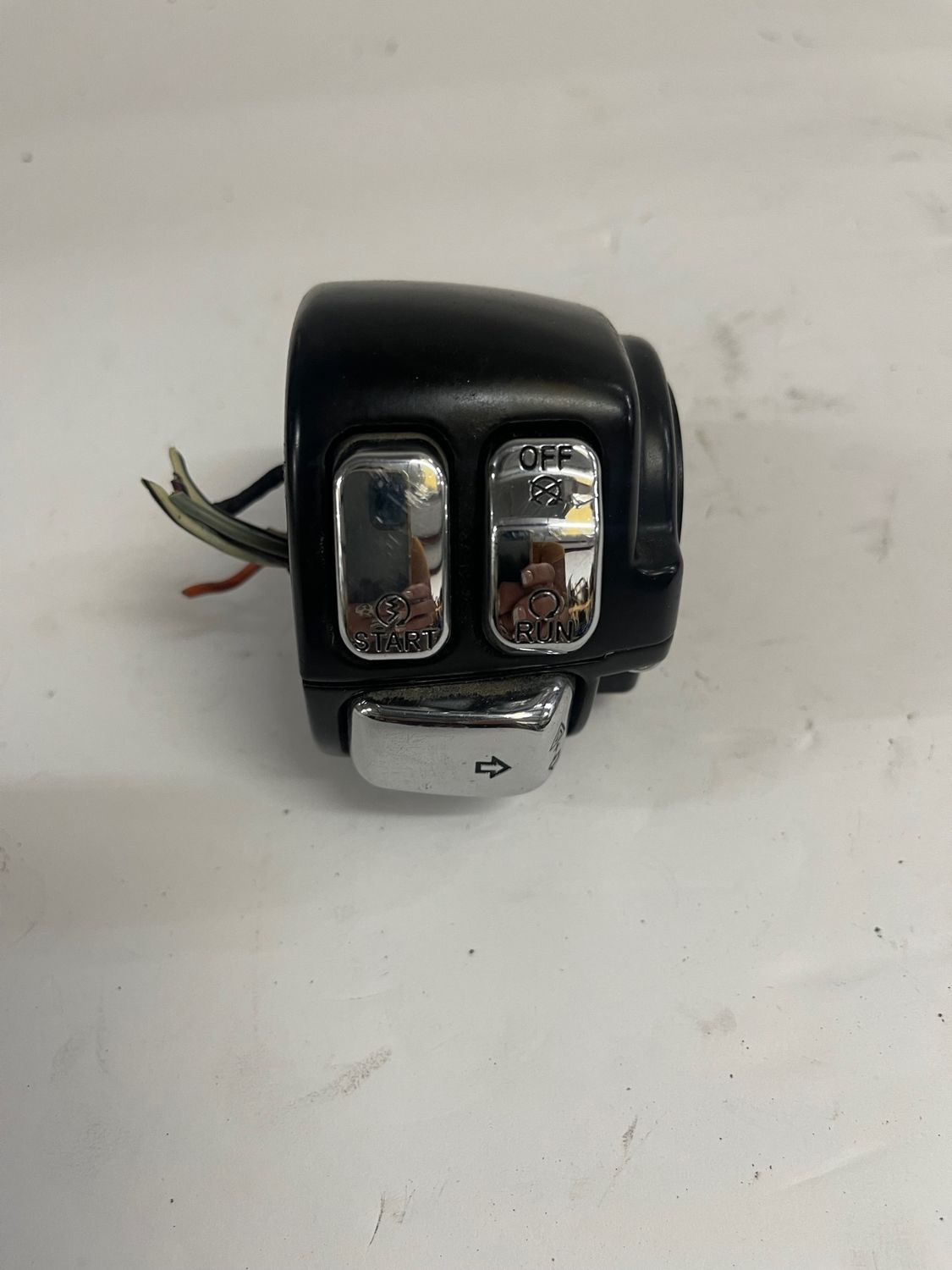 Right Handlebar Control-Kill Switch-Pulled from a 2005 Harley-Davidson FXDWG Dyna Wide Glide