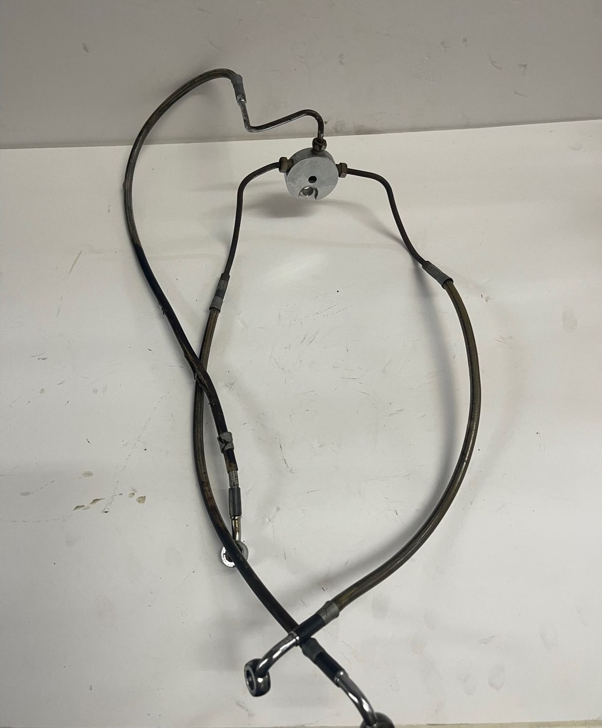 Front Brake Line #43350-96C-Pulled from a 2003 Harley-Davidson FLHRCI Road King Classic Anniversary