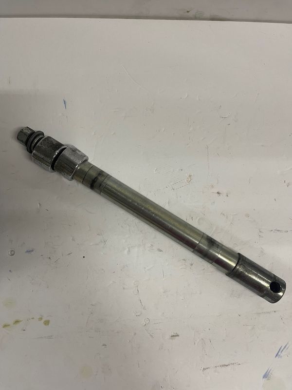 Front Axle Bolt #43364-00-Pulled from a 2003 Harley-Davidson FLHRCI Road King Classic Anniversary