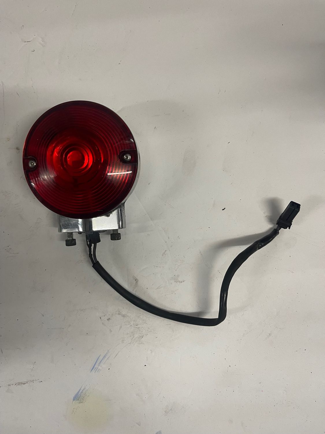 Rear Turn Signal #68713-94A-Pulled from a 2003 Harley-Davidson FLHRCI Road King Classic Anniversary