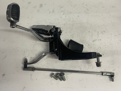 Shifter Pedal/ Linkage/Foot Peg--Pulled from a 2005 Harley-Davidson FXSTI Softail Standard