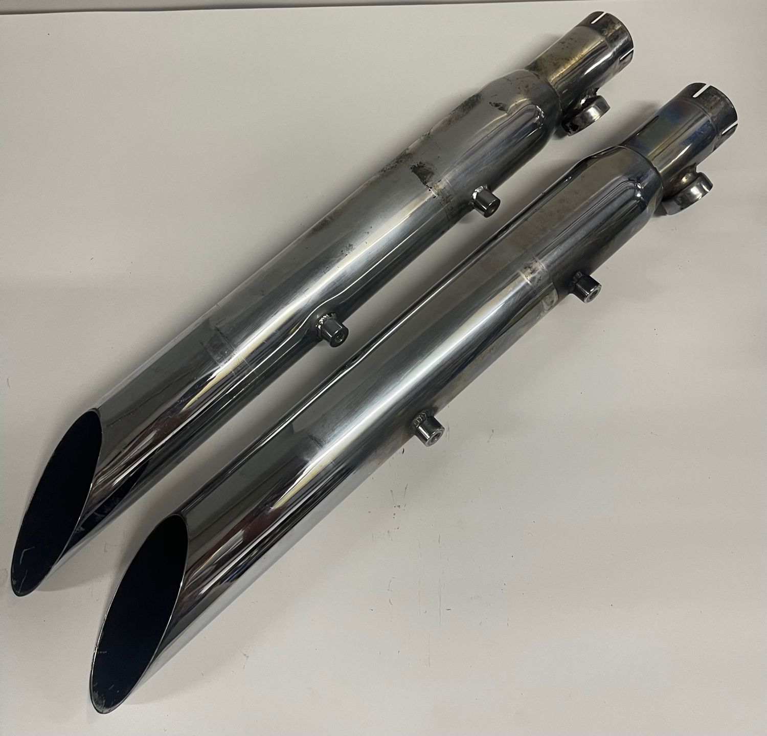 Mufflers Slip On's-Pulled from a 2005 Harley-Davidson FXSTI Softail Standard