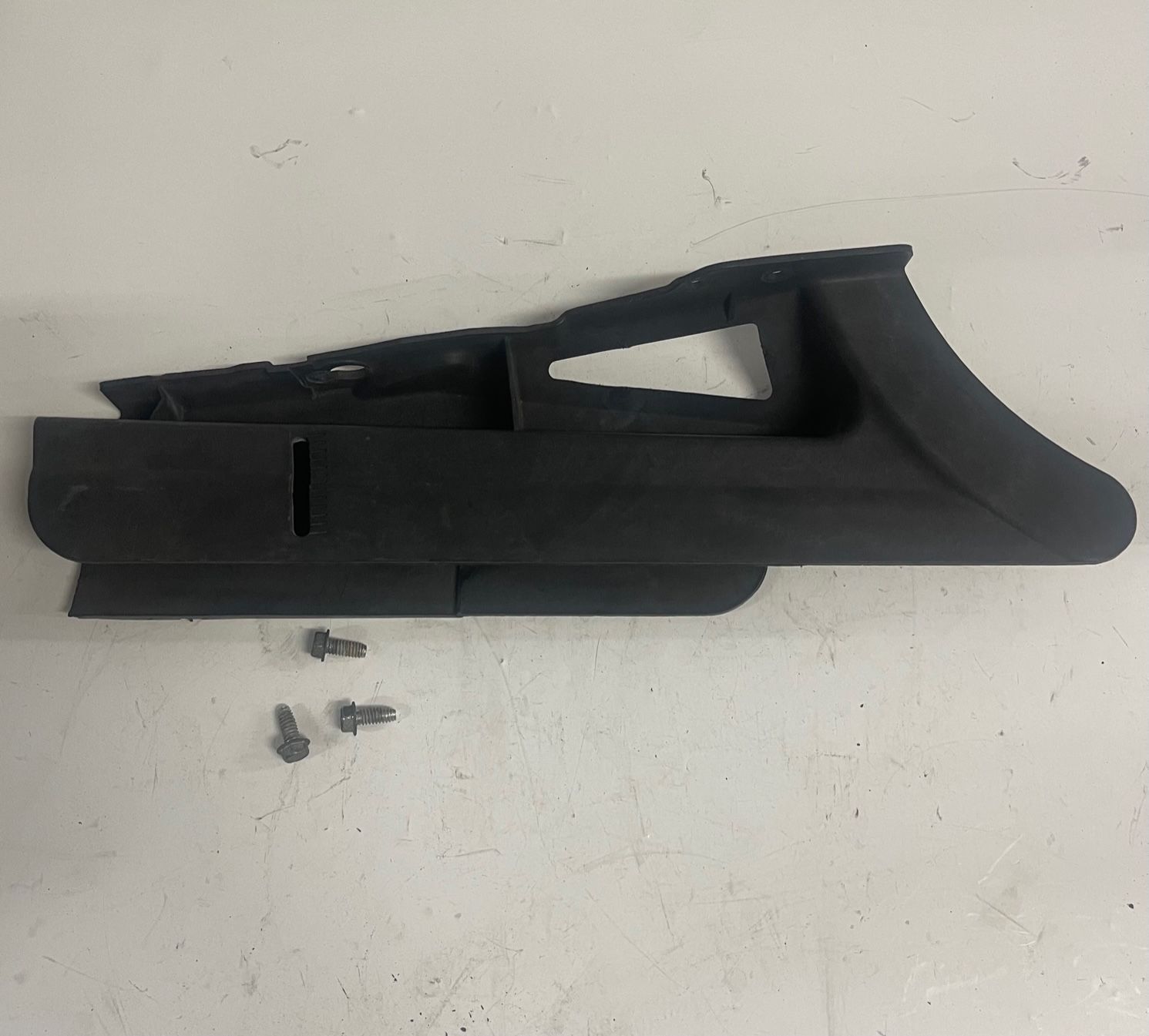Lower Chain Guard Debris Deflector 60384-04-2008 Harley-Davidson FLHP Road King Police Edition