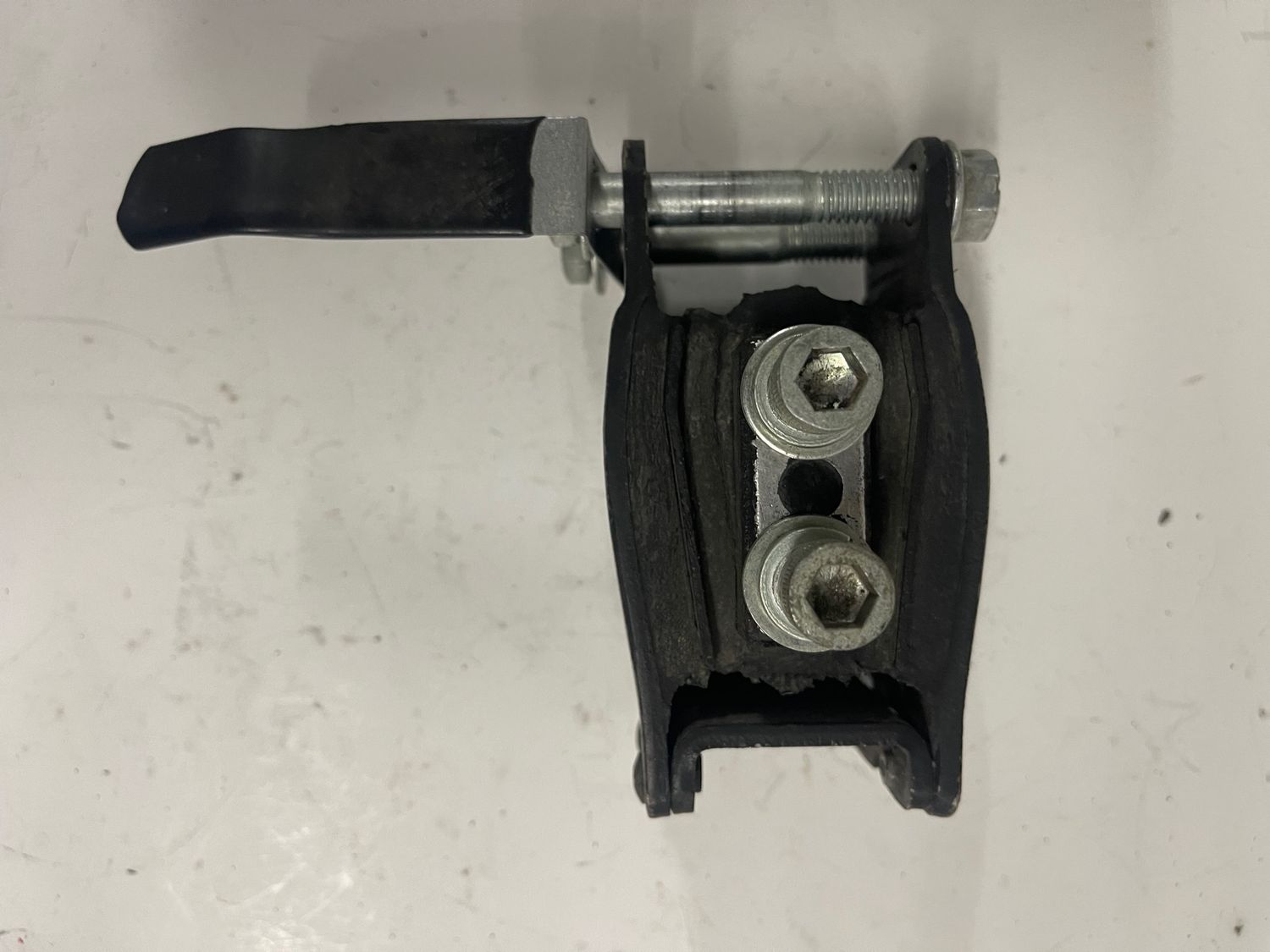 Rear Motor Mount 47564-99--2003 Harley-Davidson Dyna Wide Glide FXDWG