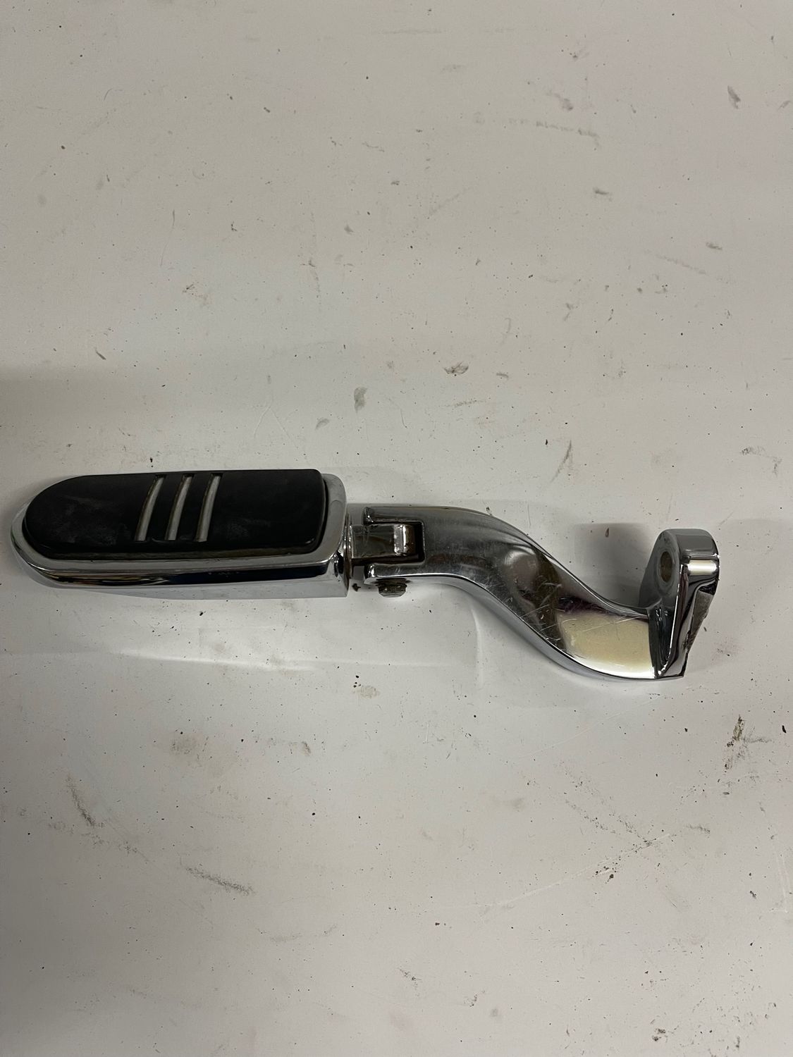 Left Passenger Peg w/ Bracket-2005 Harley-Davidson Road King Custom FLHRSI-Parting Out