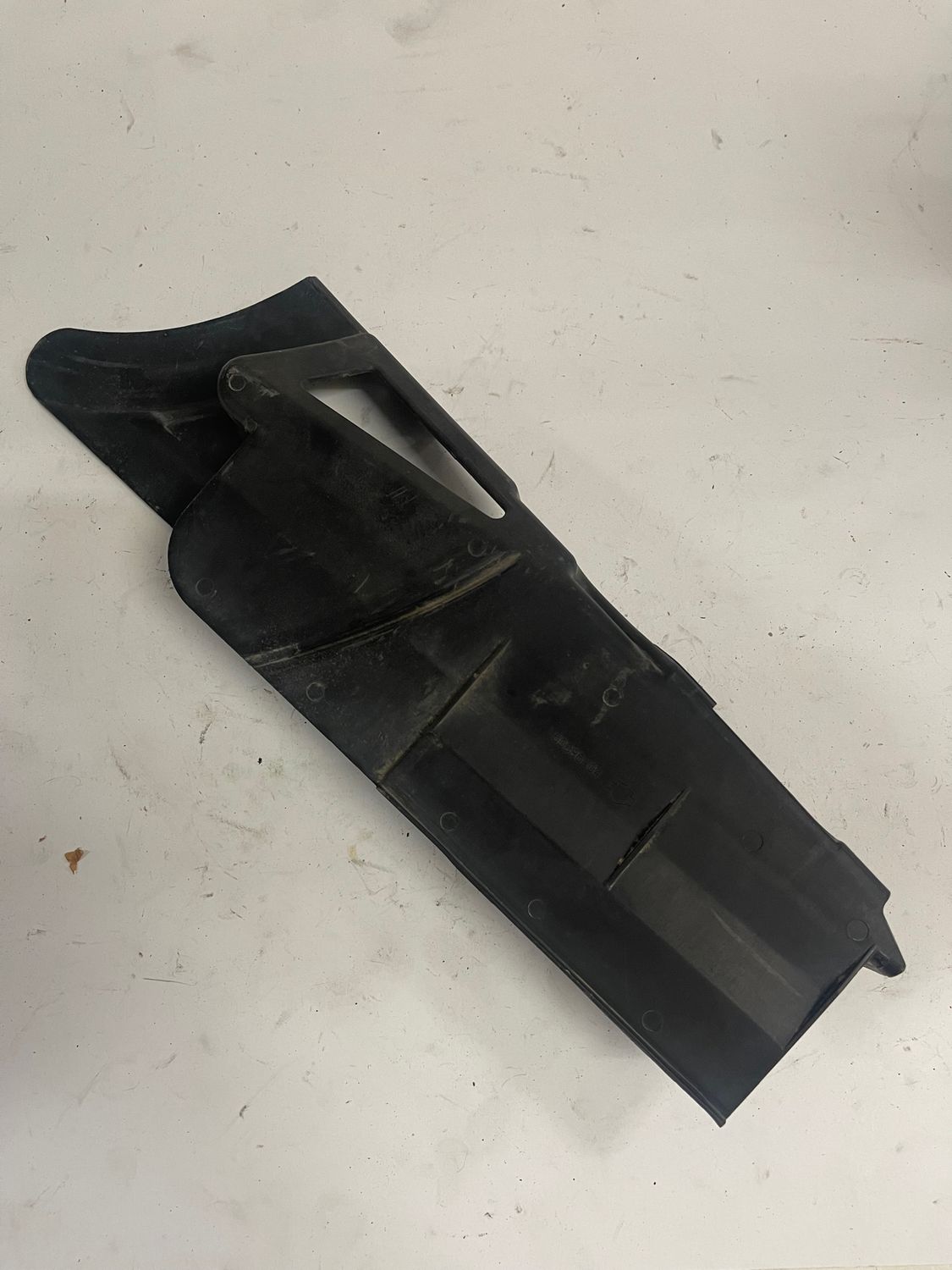 Lower Chain Guard Debris Deflector 60386-04-2005 Harley-Davidson Road King Custom FLHRSI-Parting Out