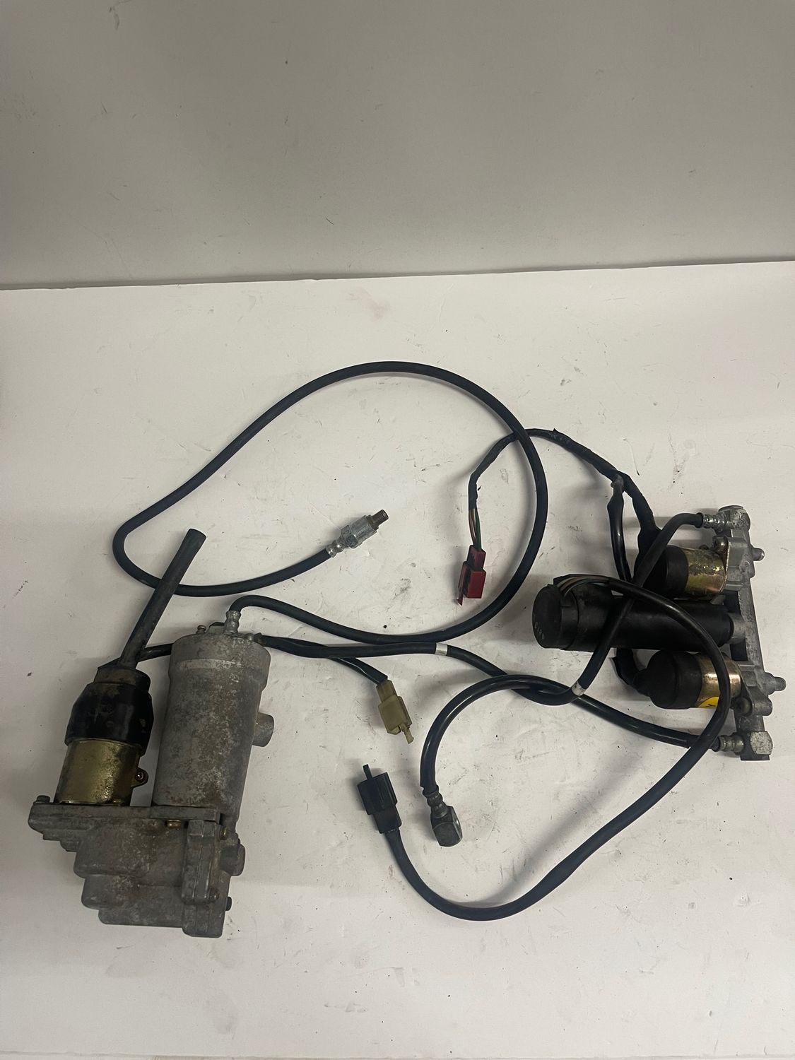 Rear Shock Air Compressor Pump Distributor-1988 Honda Gold Wing GL1500