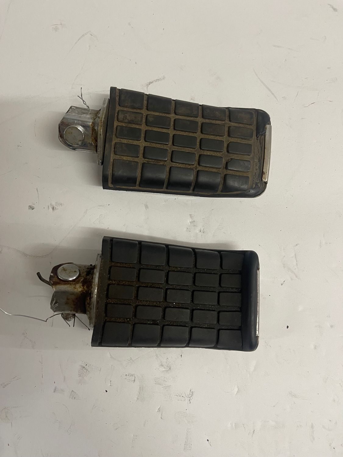 Front Foot Pegs L & R-1988 Honda Gold Wing GL1500