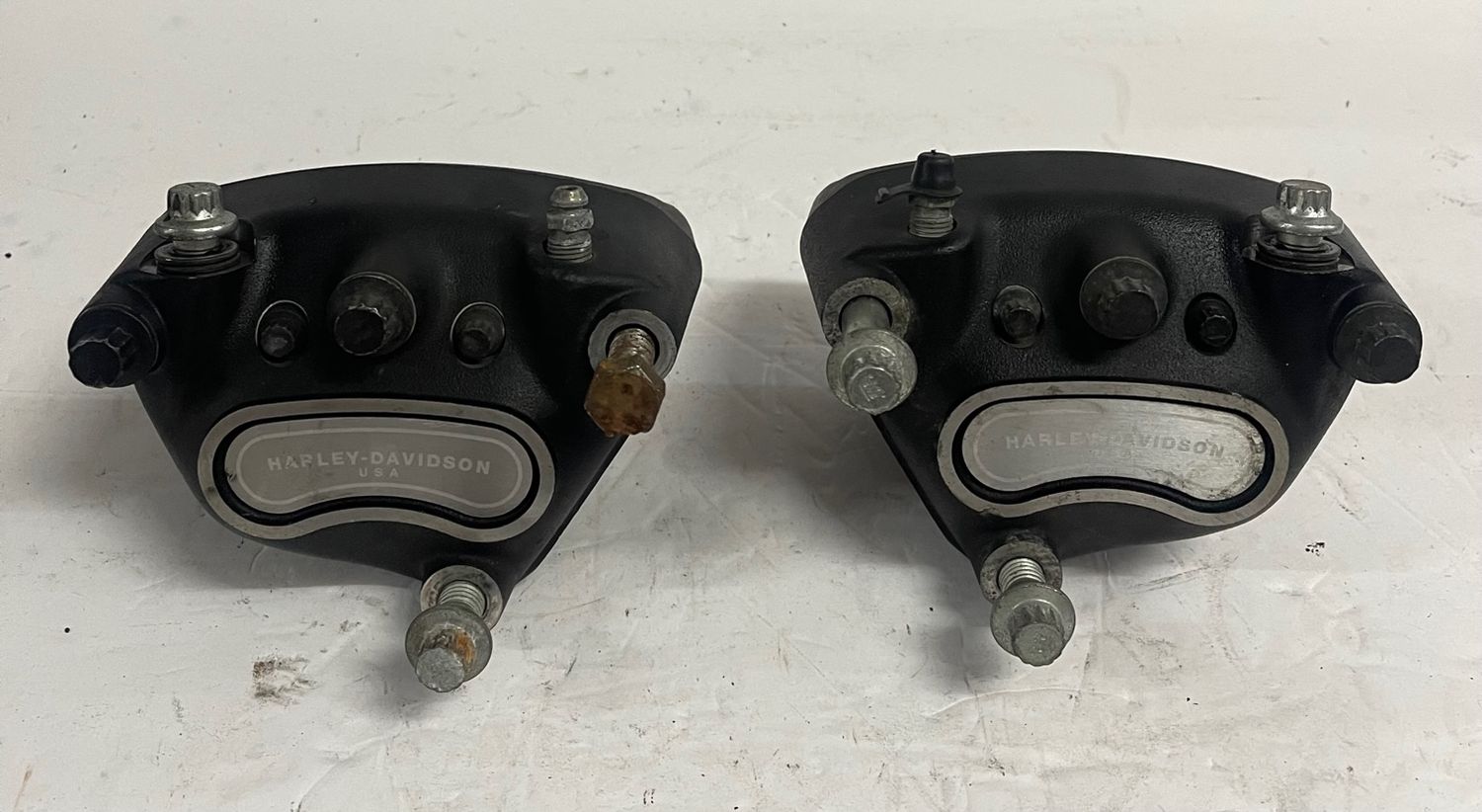 Front Brake Calipers Left & Right 44023-00C,44046-00C-2001 Harley-Davidson Road King Police-FLHPI