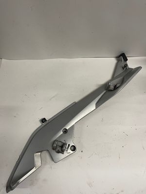 Left Foot Peg Mount Plate Bracket 46747575289-02-2011 BMW R1200 RT