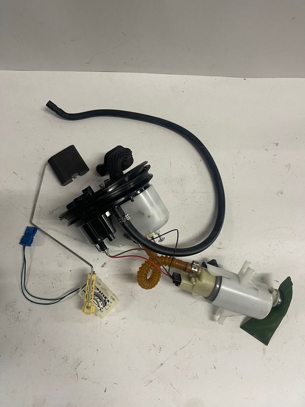 Fuel Pump & Sending Unit  16147680369 -2011 BMW R1200 RT